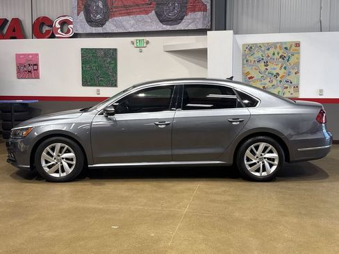 Used 2018 Volkswagen Passat 2.0T SE FWD image 6