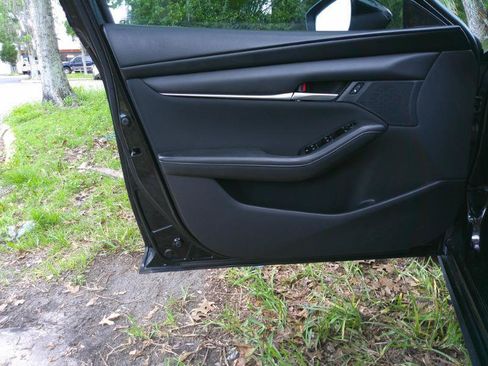 Used 2020 MAZDA MAZDA3 Sedan FWD image 23