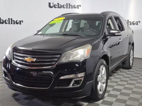 Used 2017 Chevrolet Traverse LT w/ Style and Technology Package FWD image 3