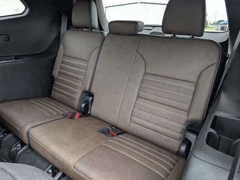 New 2026 GMC Acadia Denali Ultimate w/ LPO, Floor Liner Package AWD/4WD image 37