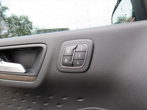 Used 2020 Ford Escape Titanium image 25