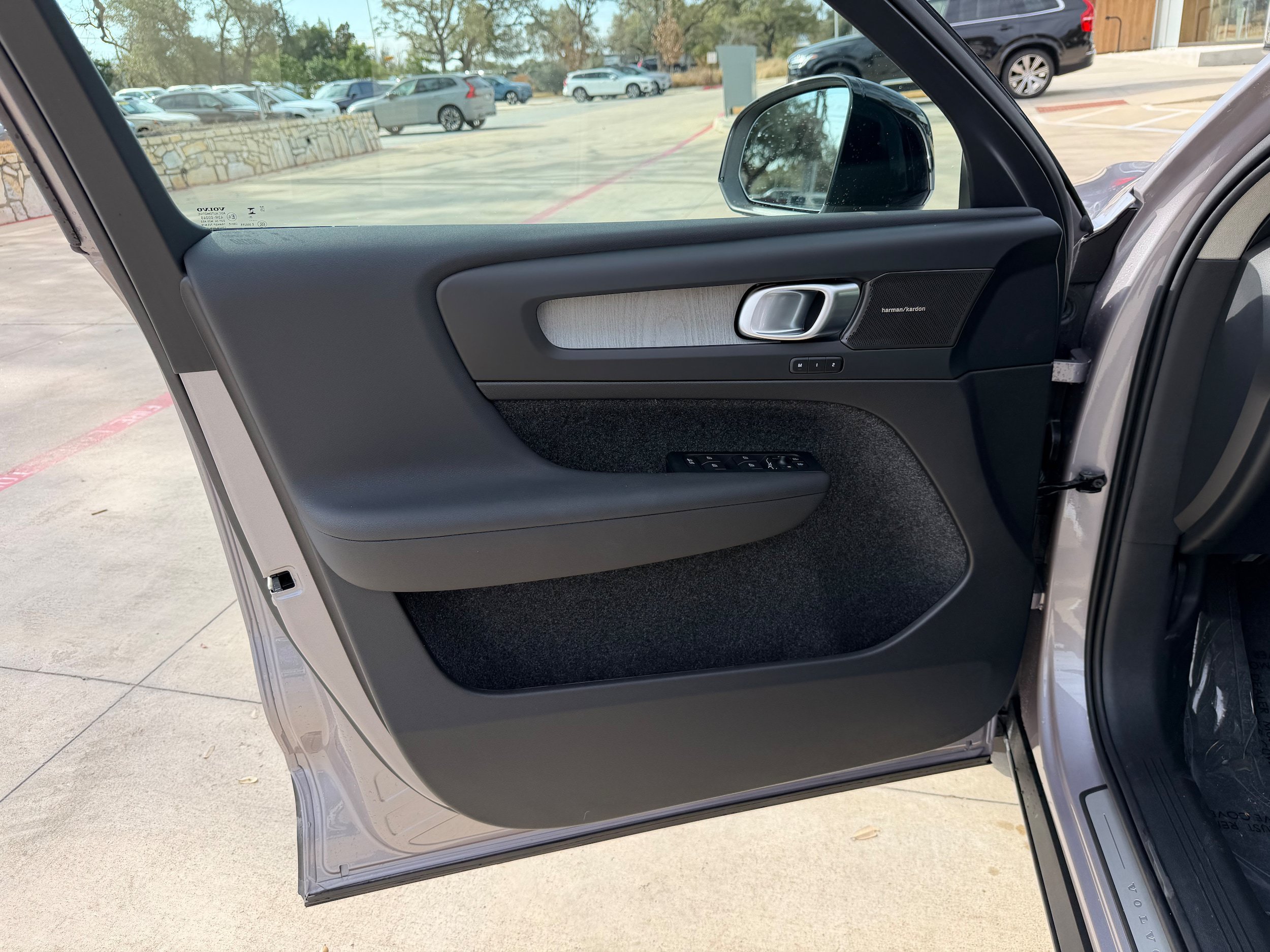 New 2026 Volvo XC40 B5 Ultra w/ Protection Package Premier AWD/4WD image 18