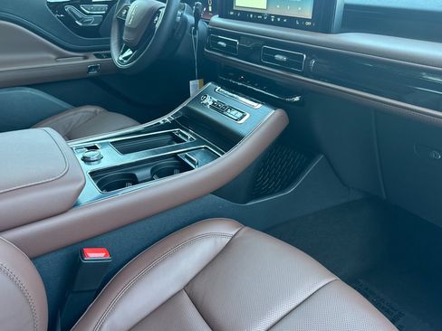 New 2026 Lincoln Aviator Reserve AWD/4WD image 15