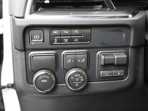 Used 2026 Chevrolet Suburban RST w/ Comfort Package RWD image 16