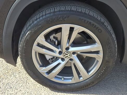 Used 2024 Volkswagen Atlas Cross Sport SEL R-Line image 8