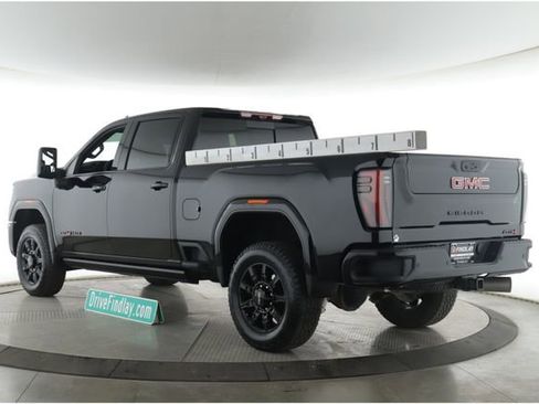 Used 2025 GMC Sierra 2500 AT4 w/ AT4 Premium Plus Package AWD/4WD image 8