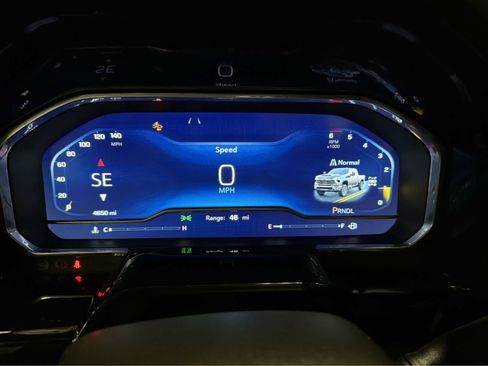 Used 2025 Chevrolet Silverado 2500 ZR2 w/ Technology Package image 15