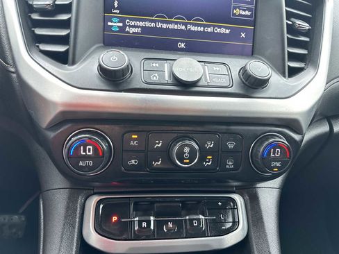 Used 2021 GMC Acadia SLT w/ Technology Package FWD image 21