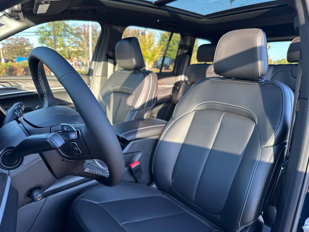 New 2027 Jeep Grand Cherokee Limited w/ Technology Group II RWD image 40