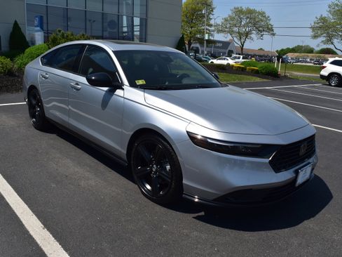Used 2025 Honda Accord Sport image 2