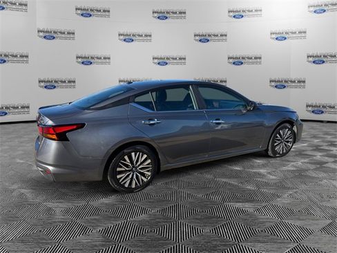 Used 2024 Nissan Altima 2.5 SV image 5