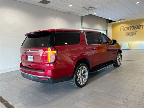 Used 2021 Chevrolet Suburban LT image 5