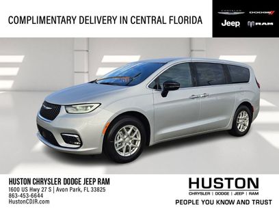 New 2026 Chrysler Pacifica Select