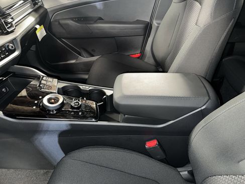 Certified 2025 Kia Sportage LX image 24
