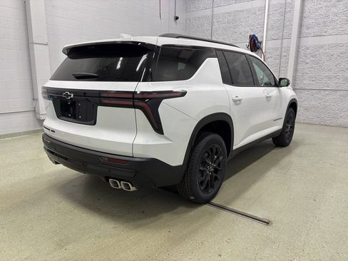 New 2026 Chevrolet Traverse LT image 3
