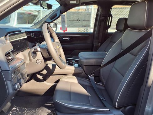 New 2026 Chevrolet Suburban Premier image 8