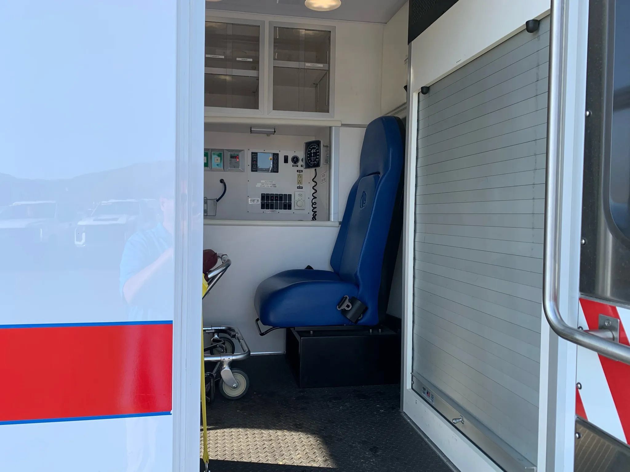 Used 2014 Chevrolet Express 4500 w/ Ambulance Package RWD image 44