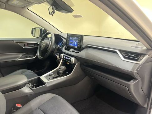 Used 2022 Toyota RAV4 LE image 22