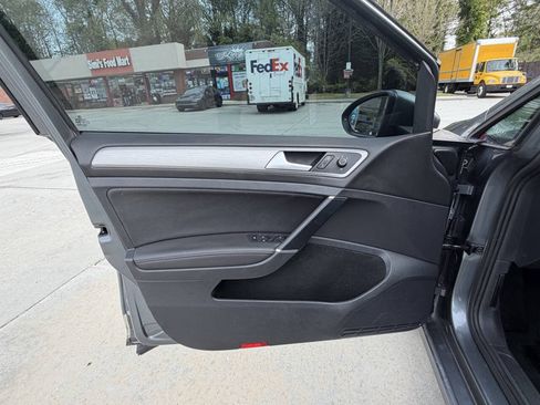 Used 2015 Volkswagen Golf S FWD image 19