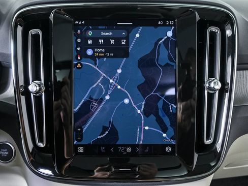 Certified 2025 Volvo XC40 B5 Ultra AWD/4WD image 17