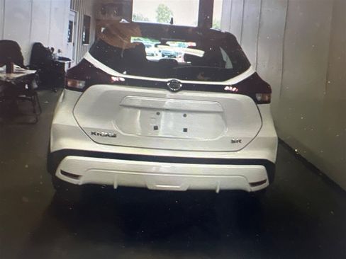 Used 2021 Nissan Kicks SR FWD image 3