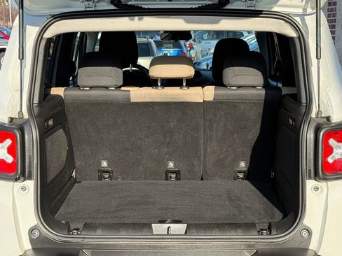 Used 2015 Jeep Renegade Latitude AWD/4WD image 27