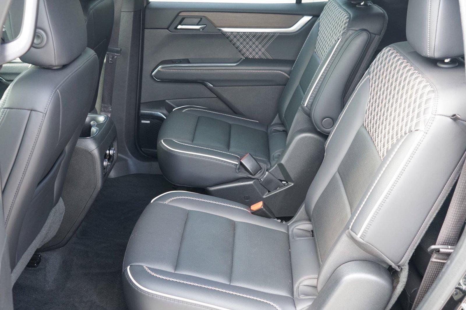 Used 2025 GMC Acadia Denali w/ LPO, Floor Liner Package FWD image 22