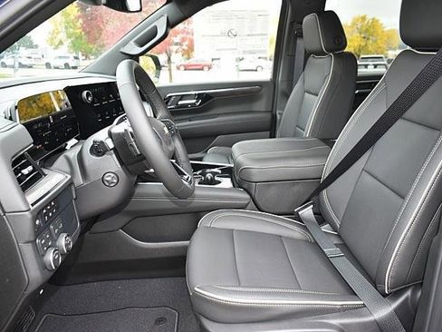 New 2026 Chevrolet Suburban Premier image 7