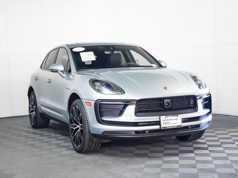 Used 2025 Porsche Macan image 8