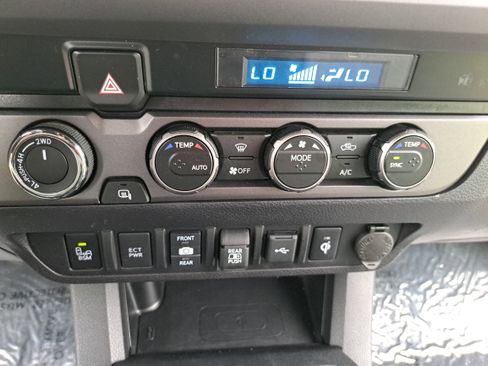 Used 2023 Toyota Tacoma TRD Off-Road w/ Technology Package AWD/4WD image 20