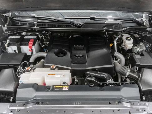 Used 2024 Toyota Tundra Platinum AWD/4WD image 3