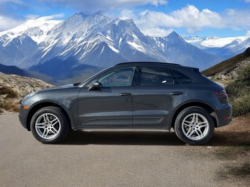 Used 2017 Porsche Macan AWD/4WD image 2