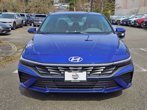 New 2026 Hyundai Elantra SE image 2