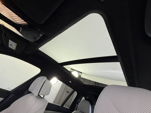 Used 2026 BMW X7 xDrive40i w/ M Sport Package image 15