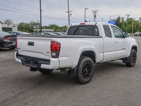 Used 2022 Toyota Tacoma SR5 AWD/4WD image 10