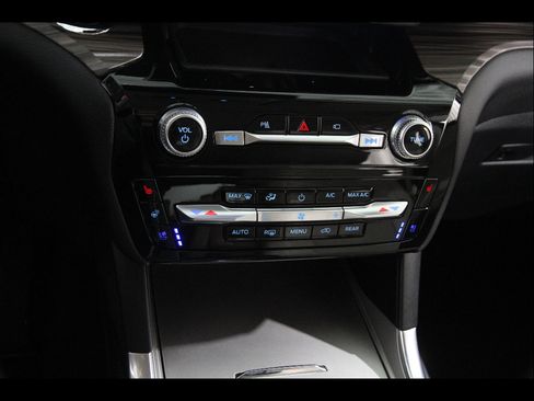 Used 2023 Ford Explorer Limited w/ Equipment Group 301A AWD/4WD image 15