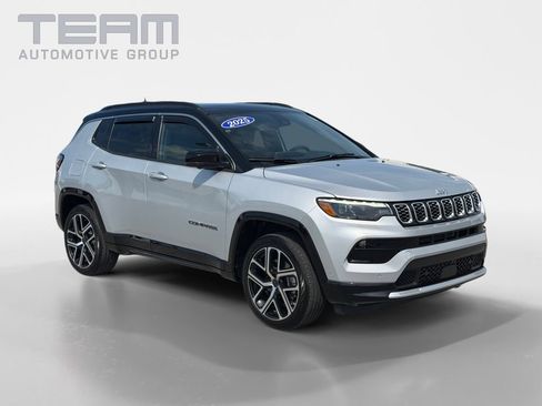 Used 2025 Jeep Compass Limited w/ Elite Group AWD/4WD image 1