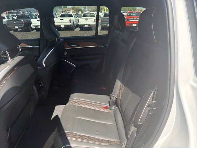 Used 2024 Jeep Grand Cherokee Summit AWD/4WD image 20