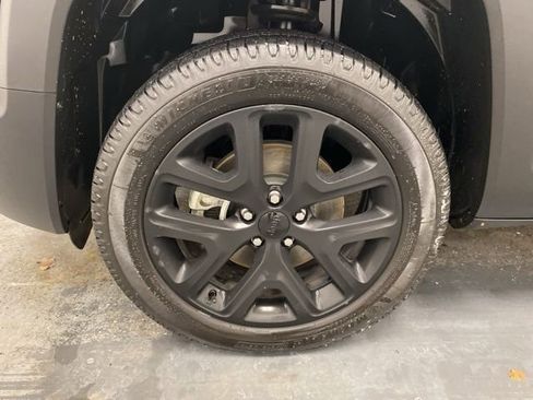 Used 2018 Jeep Renegade Altitude image 33