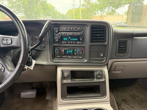 Used 2006 GMC Yukon XL SLT w/ SLT Preferred Equipment Group RWD image 14