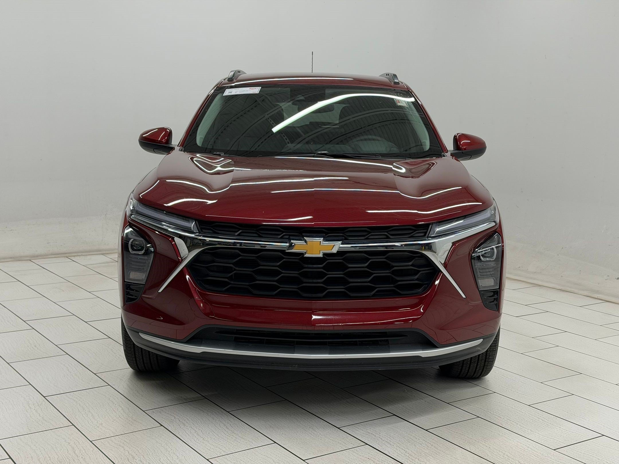 Used 2025 Chevrolet Trax LT FWD image 5