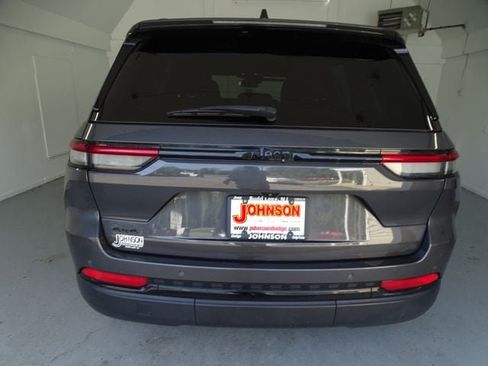 Used 2023 Jeep Grand Cherokee Altitude AWD/4WD image 20