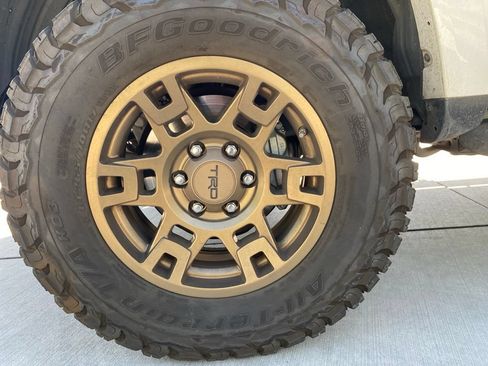 Used 2019 Toyota 4Runner TRD Off-Road Premium AWD/4WD image 6