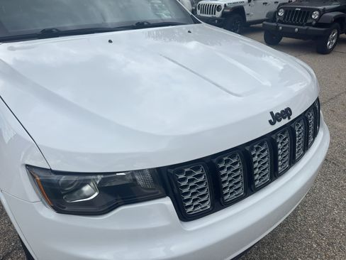 Used 2019 Jeep Grand Cherokee Altitude AWD/4WD image 17