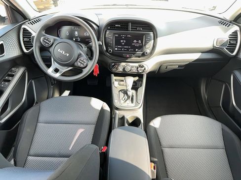 Used 2023 Kia Soul LX image 10