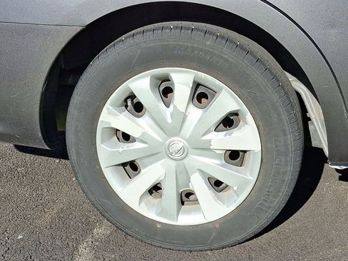 Used 2019 Nissan Versa SV image 7