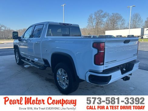 Used 2024 Chevrolet Silverado 2500 High Country w/ High Country Premium Package AWD/4WD image 6