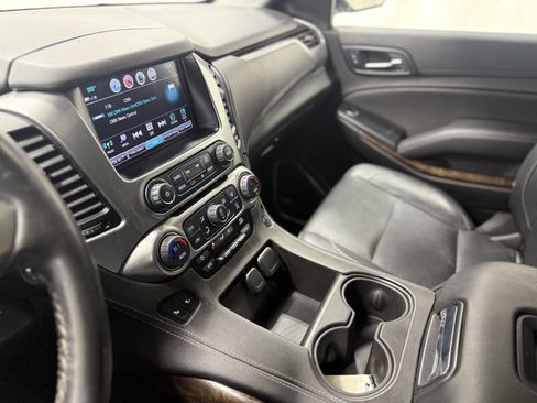 Used 2020 Chevrolet Suburban LT w/ Luxury Package image 23