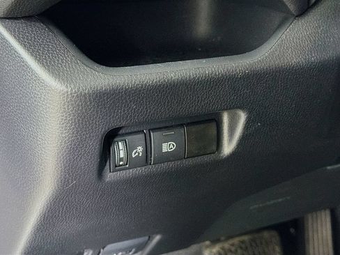 Used 2021 Toyota RAV4 XLE AWD/4WD image 11