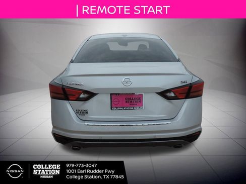 Certified 2021 Nissan Altima 2.5 SR w/ SR Premium Package image 5